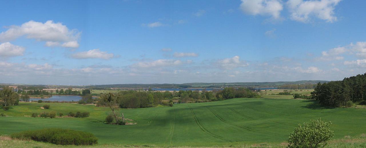 Blick in der Uckermark auf das Uckertal - Quelle: Daniel Budde = Leparachutist